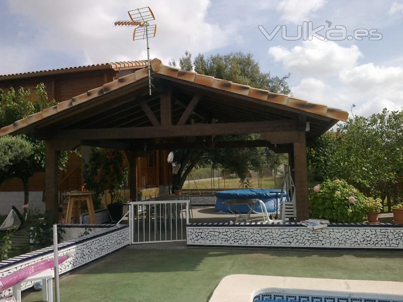 pergola montada en piscina 