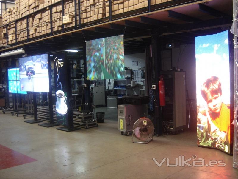 Diferentes videowalls de RETAIL VK para Splau, en su inaguracin