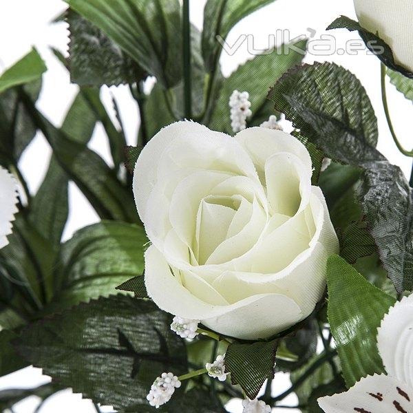 Todos los Santos. Ramo artificial flores alstroemerias rosas blancas en La Llimona home (1)