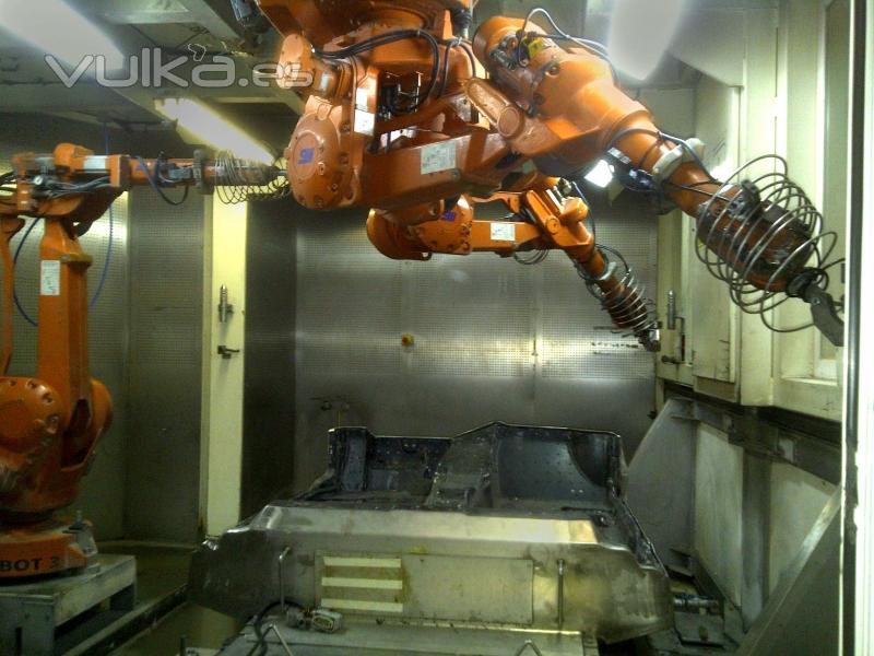 Robots de corte de guarnicin de la instalacin de fabricacin de guarniciones de turismos.