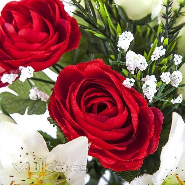 Ramos artificiales. Ramo artificial flores liliums rannculos rosas blancas en La Llimona home (1)