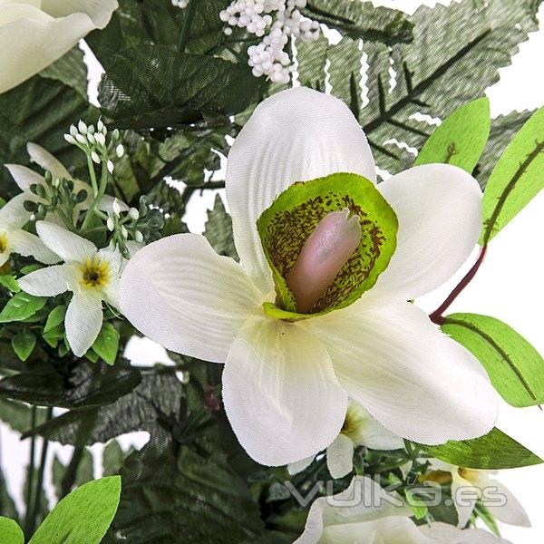 Todos los Santos. Ramo artificial flores orquideas y rosas blancas abiertas en La Llimona (2)