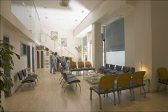 Sala de espera de la clinica vistalaser de malaga