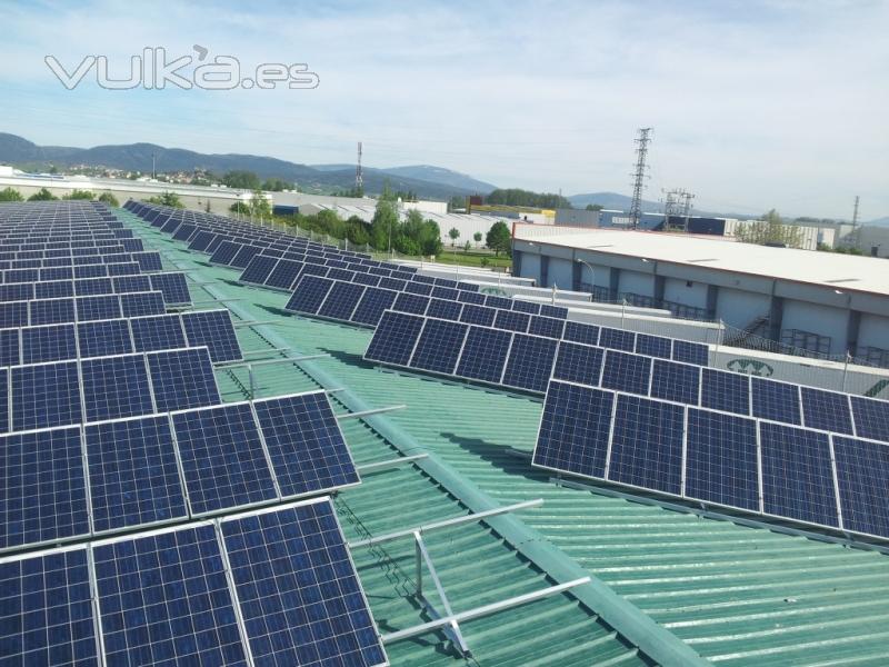 Instalación solar sobre tejado de 2 aguas