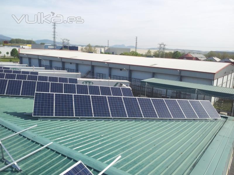 Instalacin fotovoltaica sobre tejado de 2 aguas