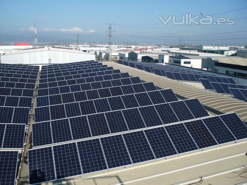 Instalación fotovoltaica sobre nave industrial