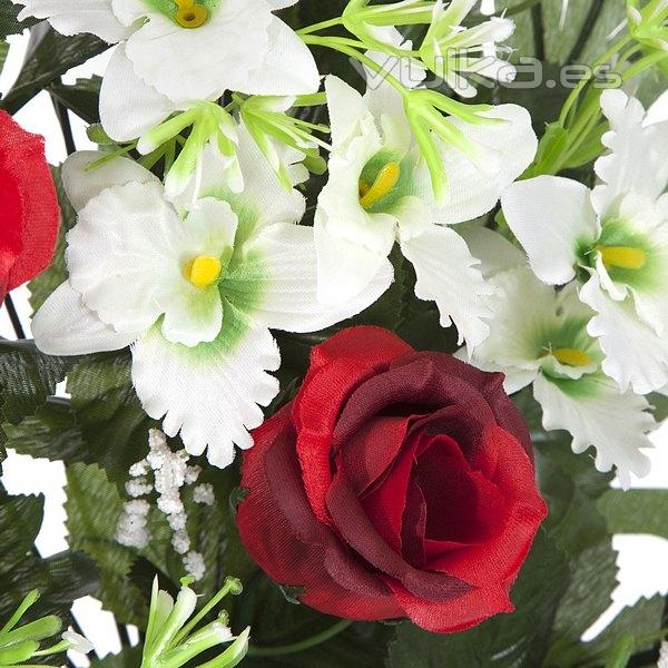 Todos los Santos. Ramo artificial flores rosas rojas orquideas pequeñas en La Llimona home (2)