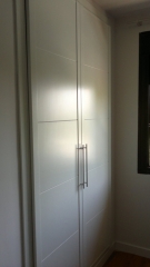 Abatible melamina 4 rayas pico gorrion instalado por nuestro equipo especialista en armarios a medid