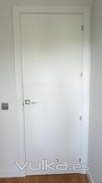Puerta de paso Lacada instalado por nuestro equipo especialista en lacados.