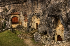 Ermita de san bernab, monumento natural de ojo guarea