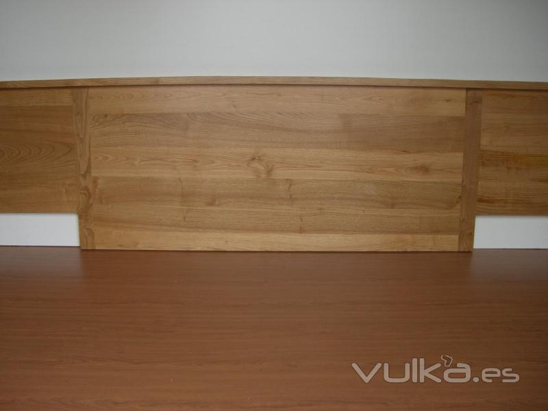 cabecera de cama en madera de iroko
