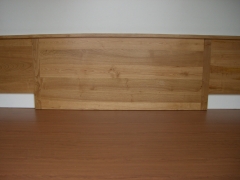 Cabecera de cama en madera de iroko