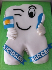 Tarta personalizada como un diente elaborada por thecakeproject en madrid