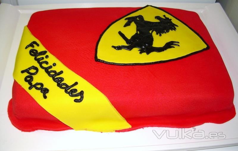 Tarta personalizada como el logo de Ferrari elaborada por TheCakeProject en Madrid