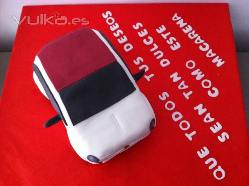 Tarta personalizada como un Fiat 500 elaborada por TheCakeProject en Madrid