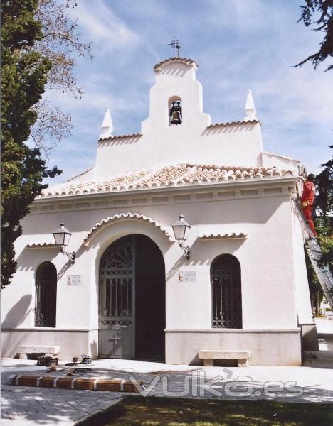 Instalacin de Canaln de Aluminio Blanco en iglesia