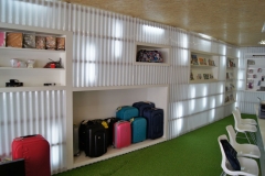 interior, zona de accesorios para viaje