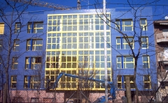 Cerramientos de aluminio realizado en lacado amarillo. con persianas de aluminio