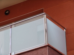 Barandilla de acero inoxidable y vidrio laminado de seguridad