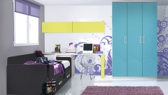 Dormitorio juvenil con armario de tres puertas en color azul