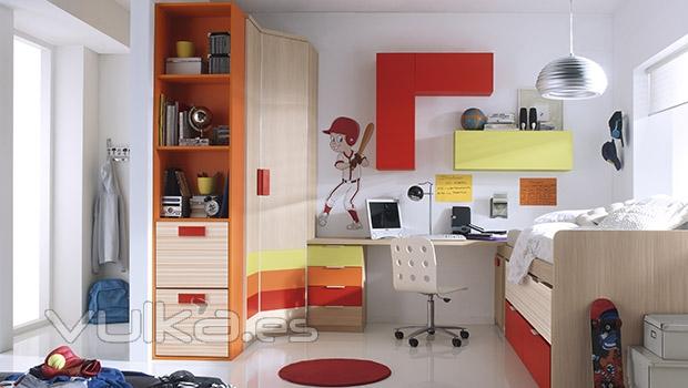 Habitación juvenil con colores divertidos