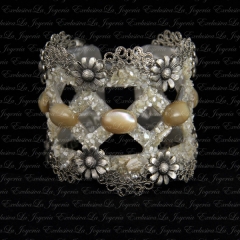 Brazalete de nacar para novia Vainilla Cream Toast. Con nácar puro tostado.