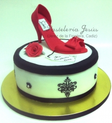 Tarta fondant tacón rojo