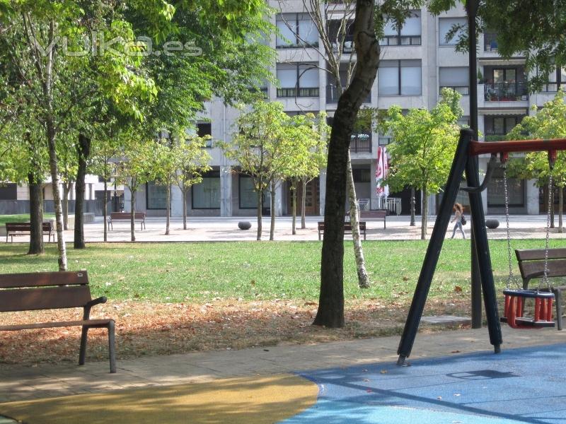 Plaza de Anzarn, 11. Parque infantil