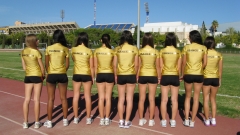 Equipación a medida de un joven equipo femenino de atletismo de Alicante.