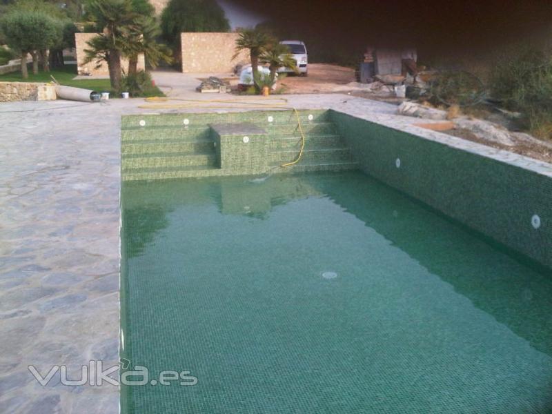 piscina conbinada gressite y piedra