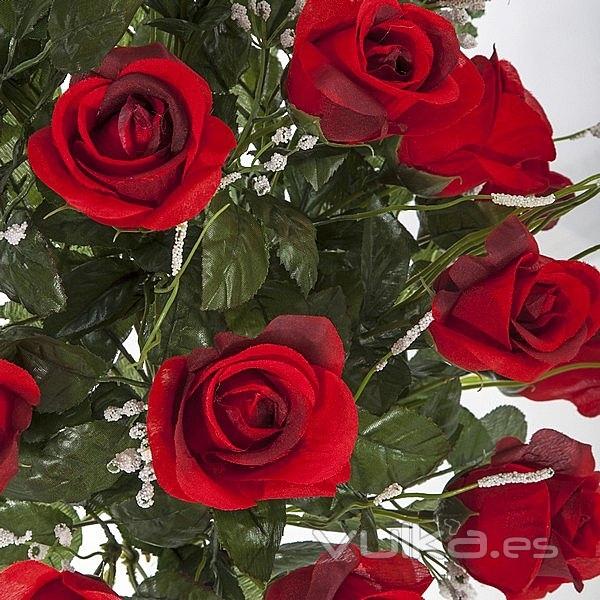 Todos los Santos. Ramo artificial flores rosas abiertas rojas en La Llimona home (1)