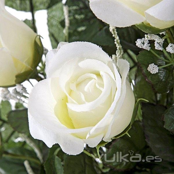 Todos los Santos. Ramo artificial flores rosas abiertas blancas en La Llimona (2)