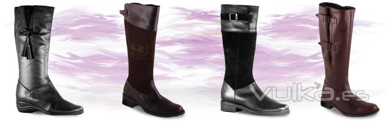 Botas para mujer con hebillas, cuas, linea equitacin, en piel y mezcla con serraje. 