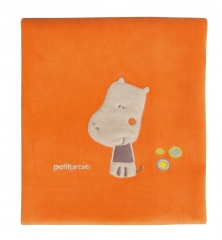 Manta para bebe de la coleccion magic world, de petit praia