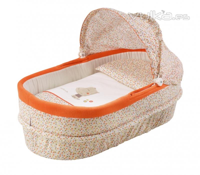 Capazo para beb, de la coleccin Magic World, de Petit Praia