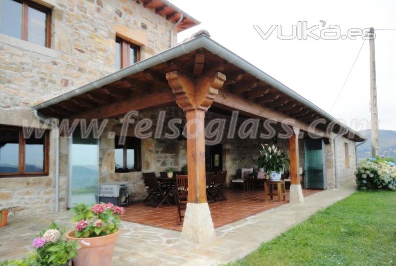 Obra realizada por Felsoglass Cortinas de Cristal en Villacarriedo Cantabria