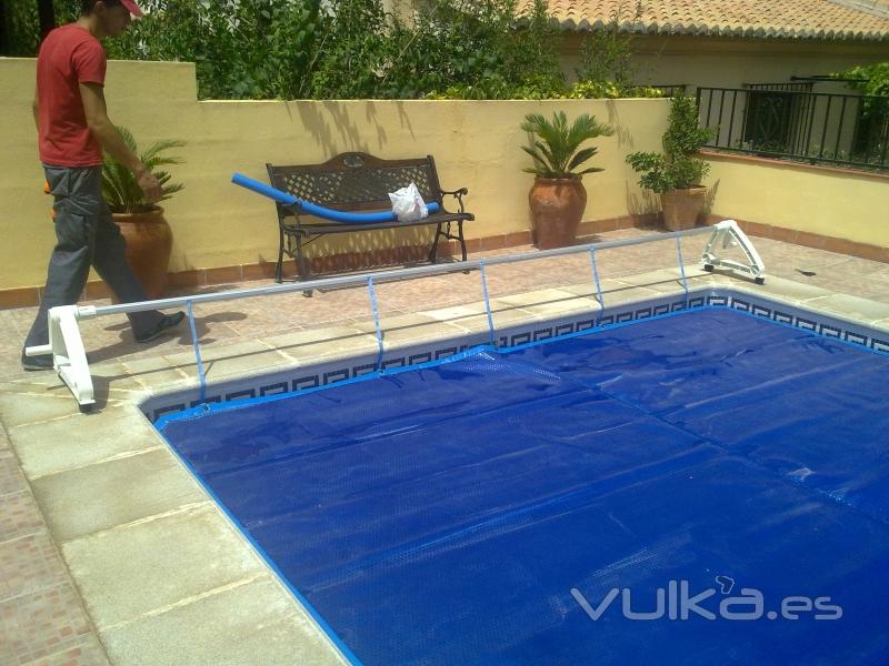 manta termica de burbujas para piscina aumenta temperatura del agua entre 4º y 8º