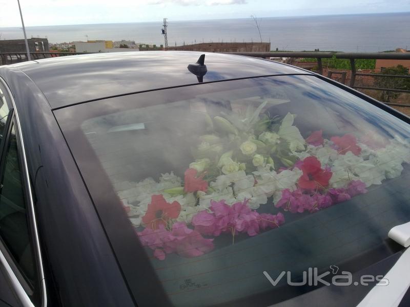 Coche preparado para una boda