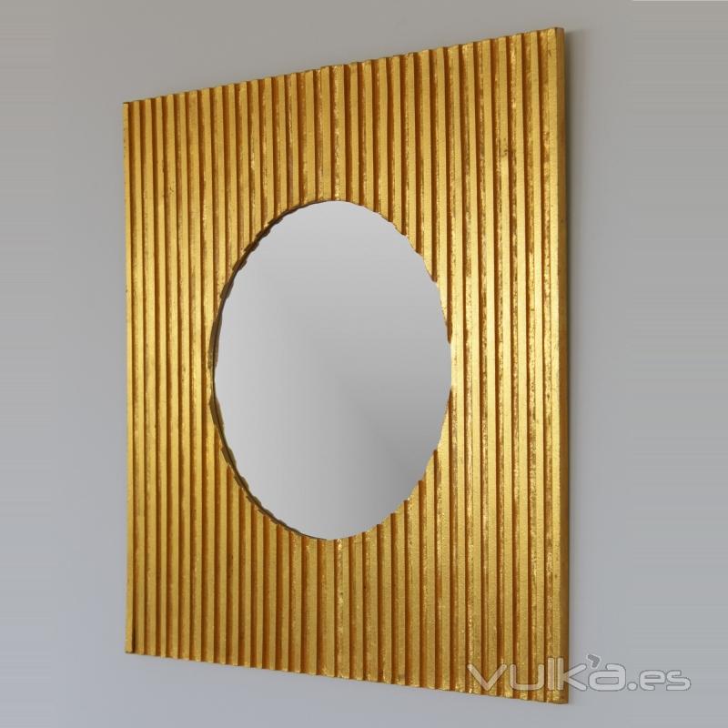 Espejo decorativo estilo vintage en oro envejecido, cuadrado 80x80 su precio es de 80 EUR 