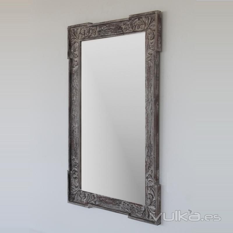 Espejo en gris decapado estilo rustico madera natural tallado a mano 80x120 su precio es de 90 EUR