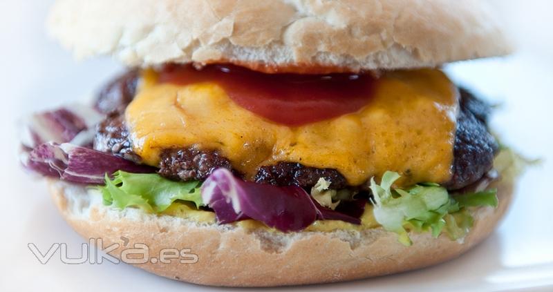 Disfruta de una hamburguesa de buey en Restaurante Silbis