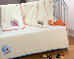 Manta infantil   85% acrilico microfibra y 15%poliester