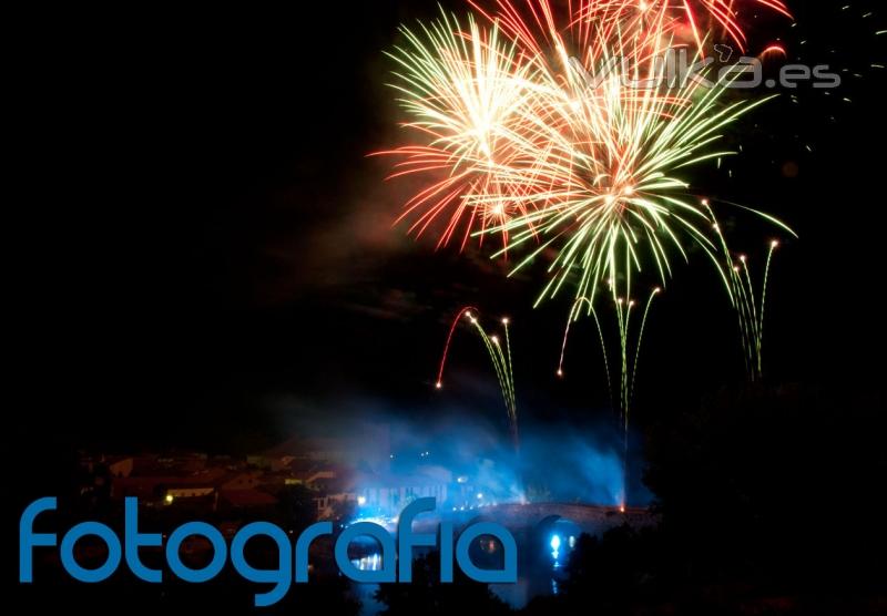 Fotografa, fuegos artificiales, Barco de vila. 