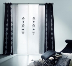 Combinación de panel japonés y cortinas