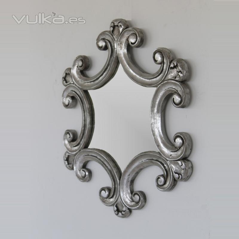 Espejo barroco acabado en plata , artesanal en madera , dimetro de 80 su precio 110EUR