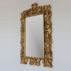 Espejo barroco dorado , madera natural , artesanal, 90x120 su precio es de 150 eur