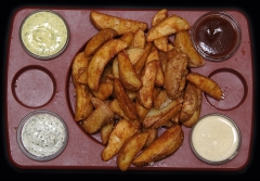 Tabla de patatas con 4 salsas