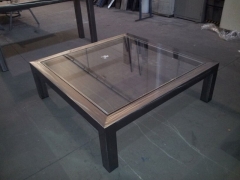 Mesa acero pulido y pintado con pintura termoendurecible transparente