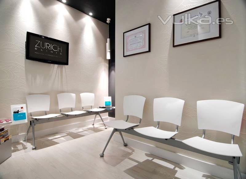 Sala de espera clinica zurich en Madrid