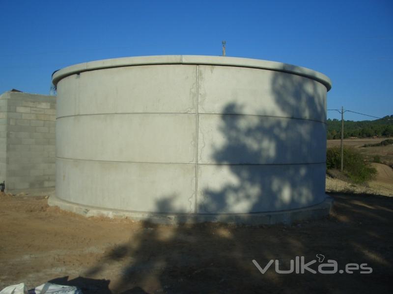 Depósito circular de diámetro de 7,5 mts. con cubierta y capacidad de 125 m3.